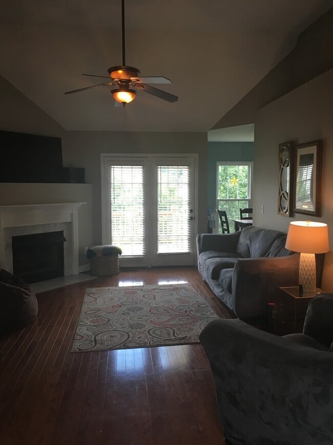 Building Photo - 3 bedroom/2 bath in Falcon Creek Subdivision