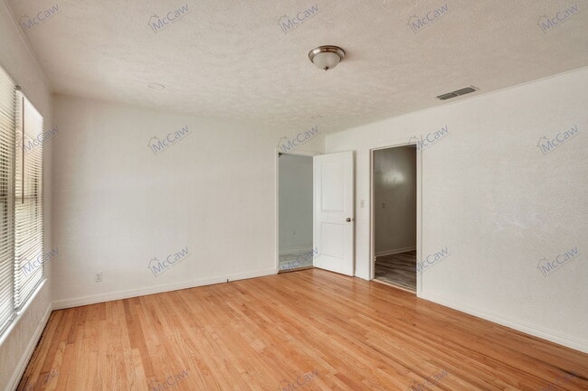 Building Photo - 2938 Hunter St