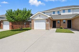 Building Photo - 1317 Village Garden Dr