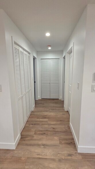 Building Photo - 805 W Glenoaks Blvd