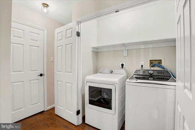 Building Photo - 706 Andover Ct