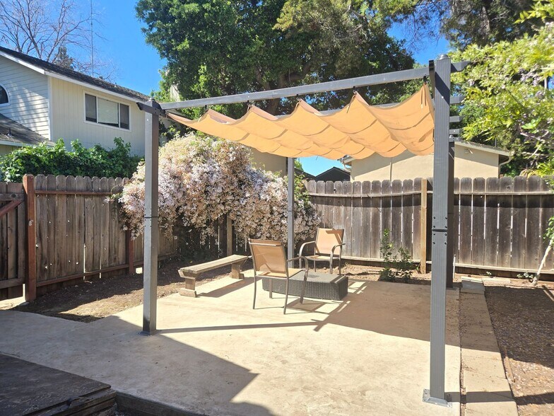 Building Photo - 450 S Shoreline Blvd