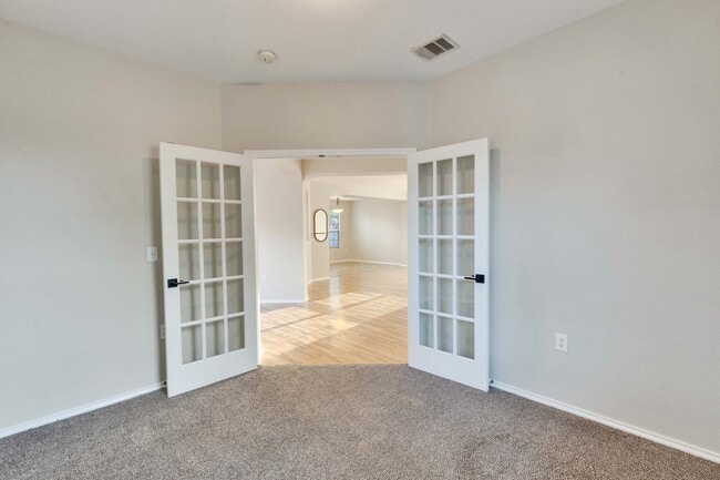 Building Photo - 6305 Roseborough Dr
