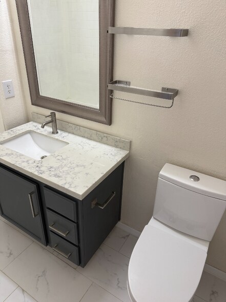 Building Photo - 75 N Valle Verde Dr