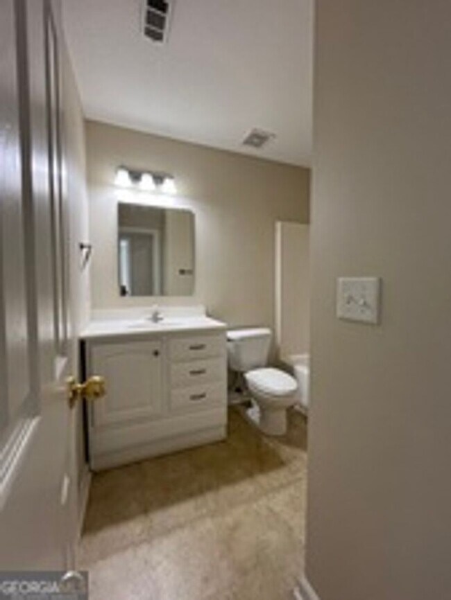 Building Photo - 408/410 Lawnwood Ct