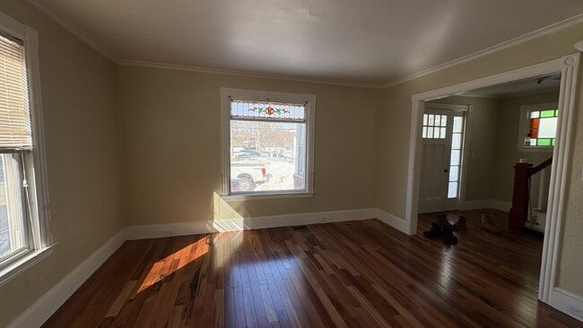 Building Photo - Charming 3-Bed Home with Gleaming Hardwood Floors in Westbrook – Your Cozy Retreat Awaits!