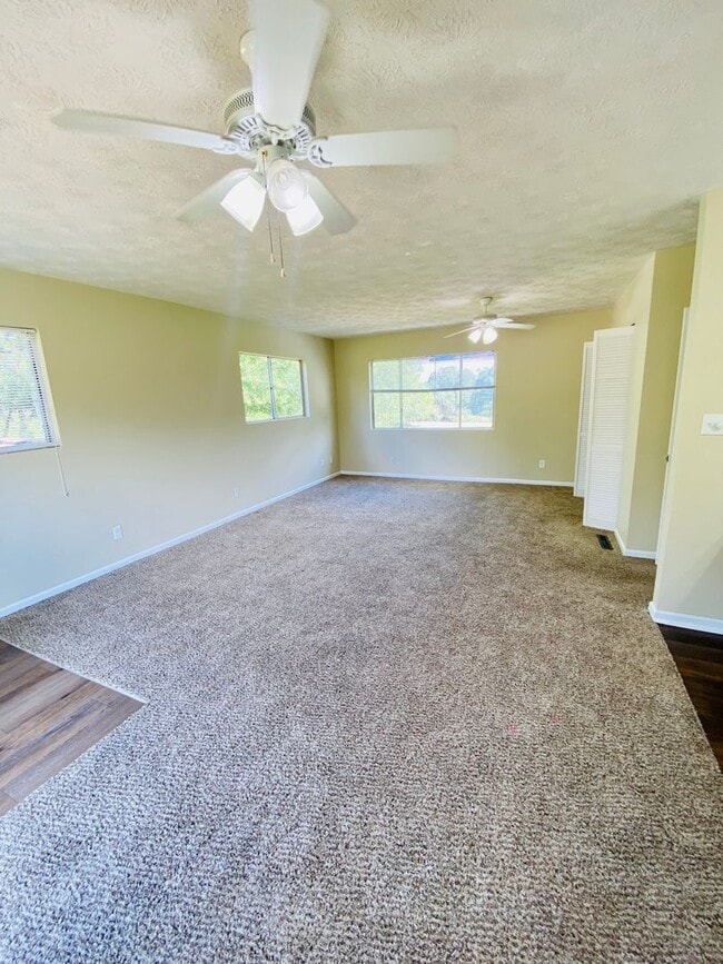 Building Photo - Private single family 3/2 in Keystone heights