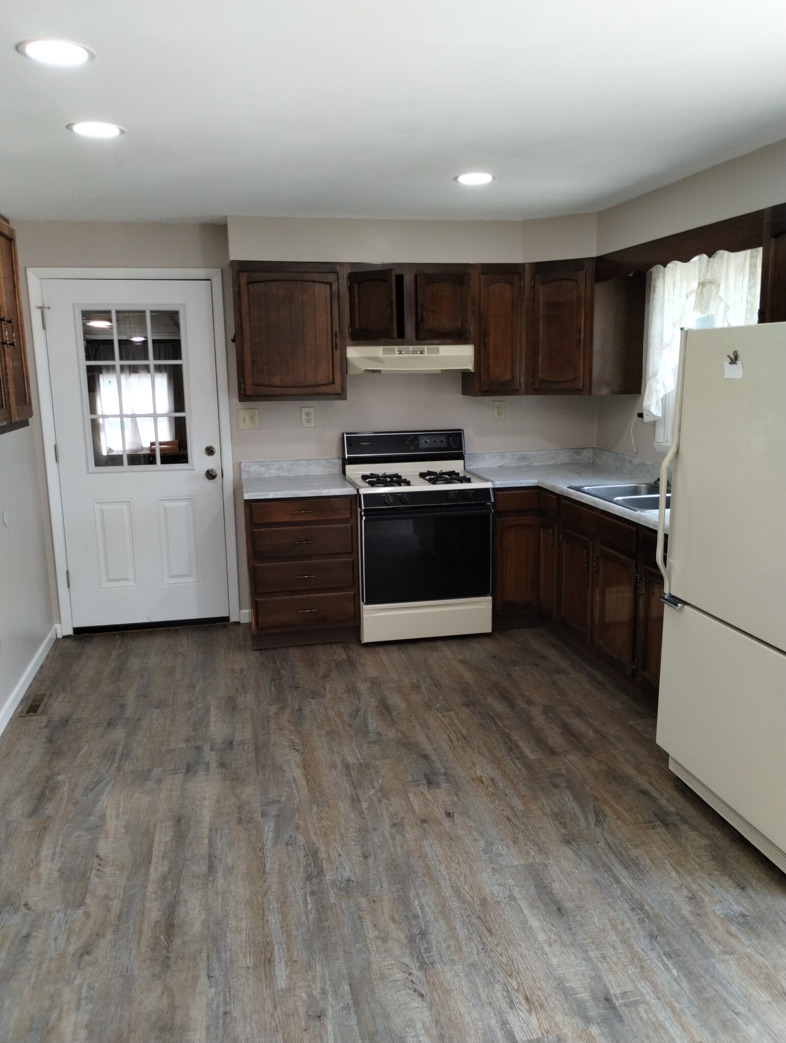 Kitchen area - 8306 Park Rd