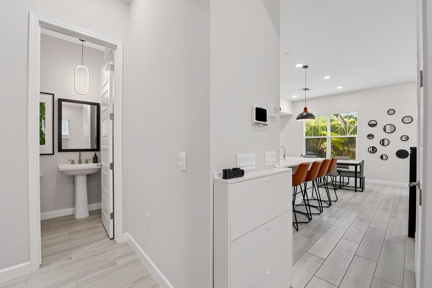 Building Photo - 5036 E Campo Bello Dr