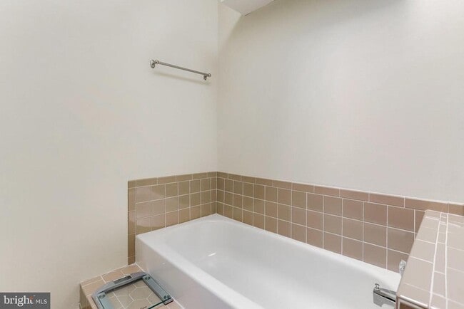Building Photo - 7415 Salford Ct