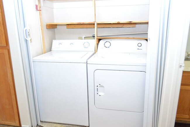 Building Photo - COZY 2 BEDROOM AND 2 FULL BATH CONDO IN SP...