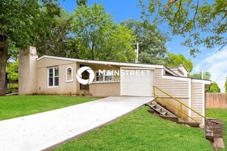 Building Photo - 2 Bedroom Pet-Friendly Home in Independence, MO with Main Street Renewal