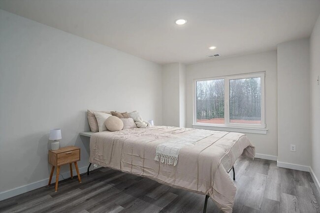 Building Photo - 2025 Built Townhome - Move-In Ready!