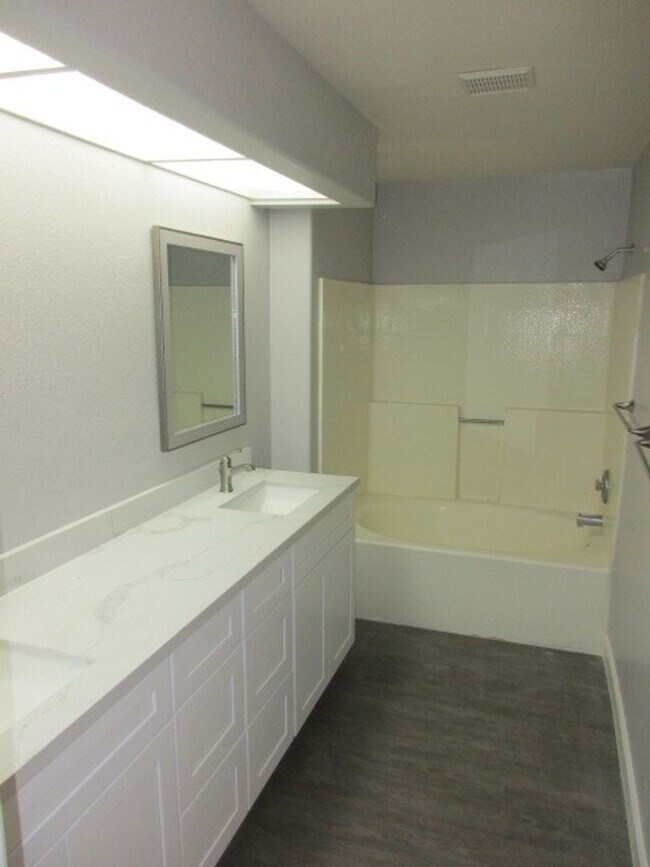 Building Photo - Scripps Ranch - Upgraded - 2BD/2BA - Unit in Terraces at Scripps Ranch