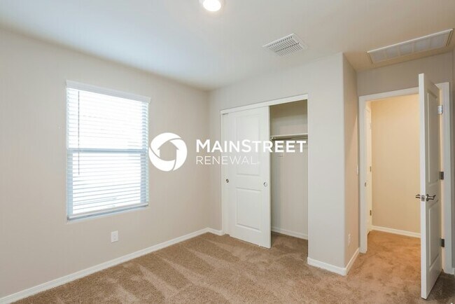 Building Photo - 4 Bedroom Pet-Friendly Home in Phoenix, AZ with Main Street Renewal