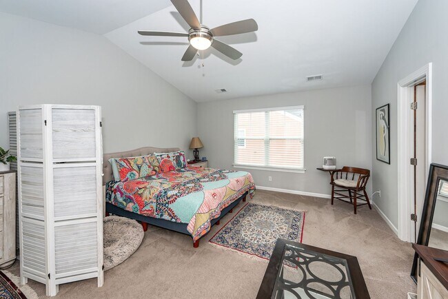 Building Photo - 3 Bedroom 2.5 Bath Single Family Home in F...