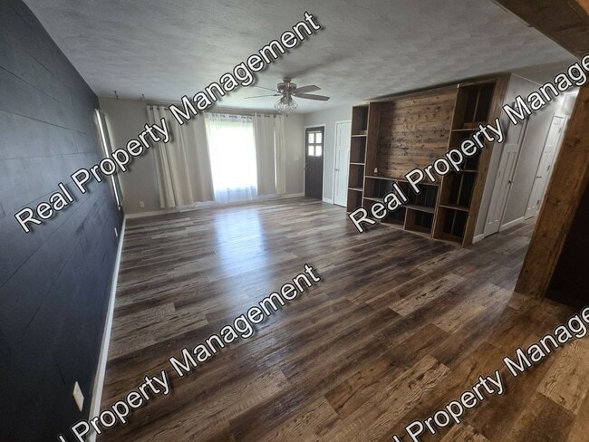 Building Photo - Updated Three Bedroom SFH