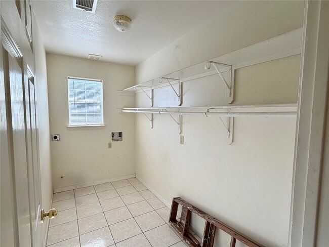 Building Photo - 11102 Maize Ln