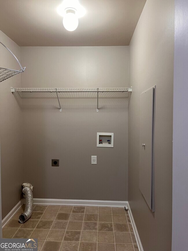 Building Photo - 5975 Bentley Way