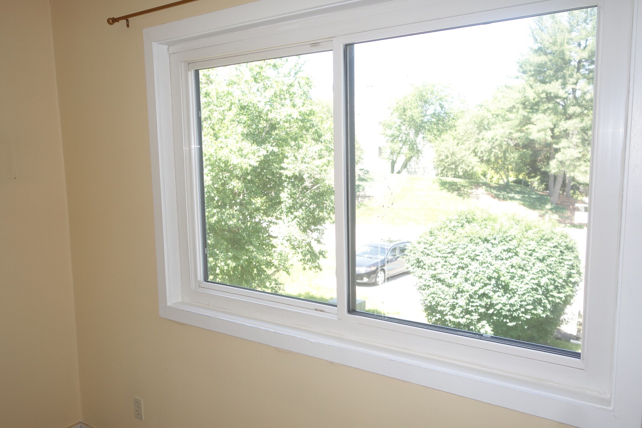 Building Photo - 624 Summit House