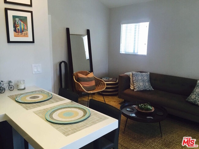 Building Photo - 559 Vernon Ave