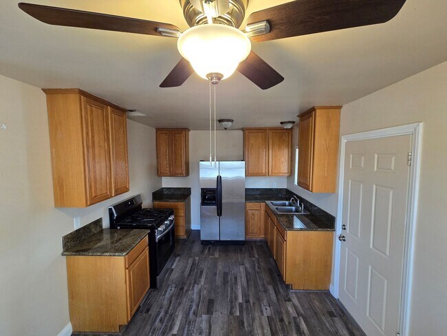 Building Photo - 1013-1013 12th St