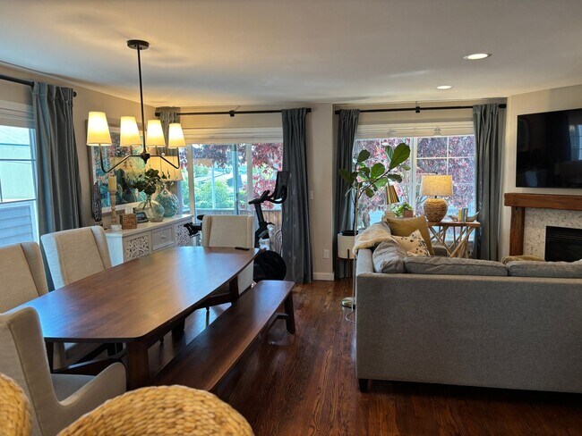 Building Photo - Ballard Townhouse