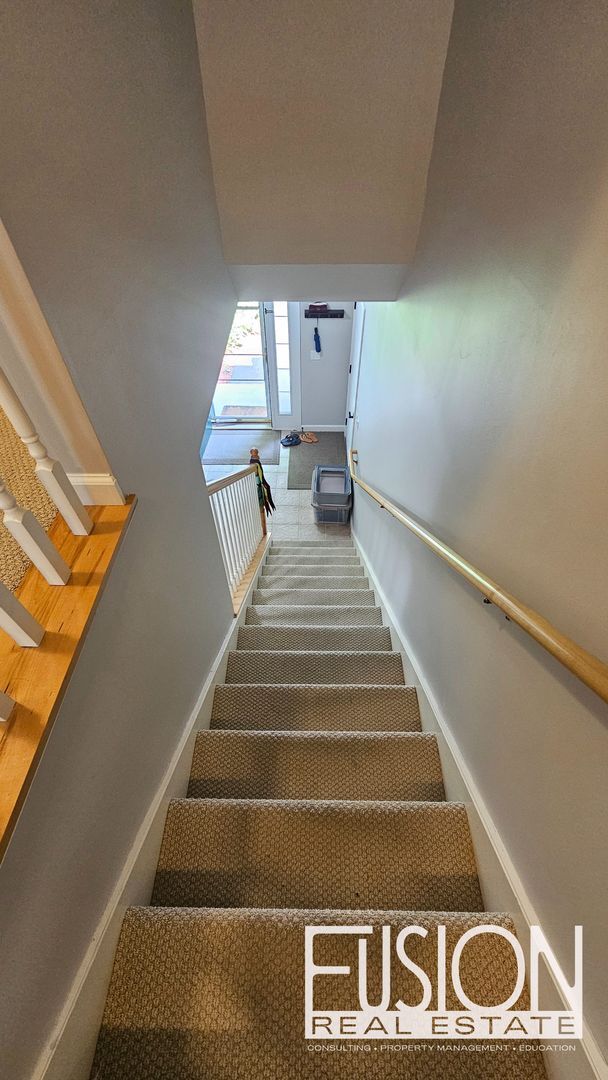 Building Photo - Bright, Modern 3 Bedroom Townhouse in Esse...