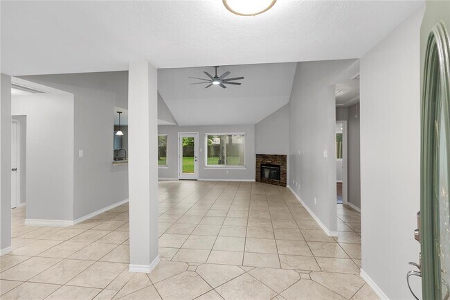 Building Photo - 910 McDaniel Dr