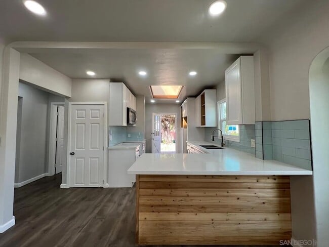 Building Photo - 554 Glover Ave