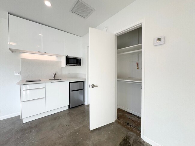 Building Photo - COMING SOON !! Studio Apartment in Palm Springs!!