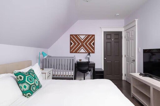 Building Photo - 22 Thurman St