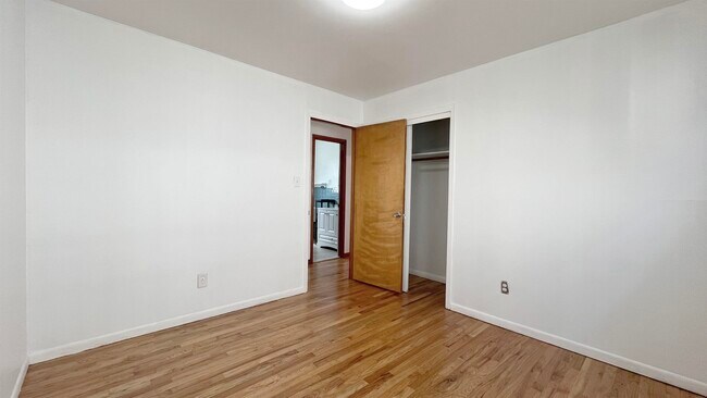 Building Photo - 421 Manila Ave