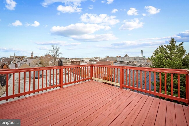 Building Photo - 1402 Light St