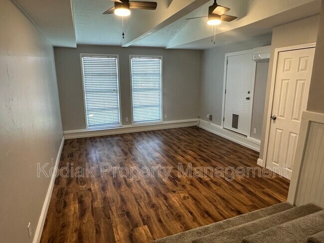 Building Photo - 172 S 200 E