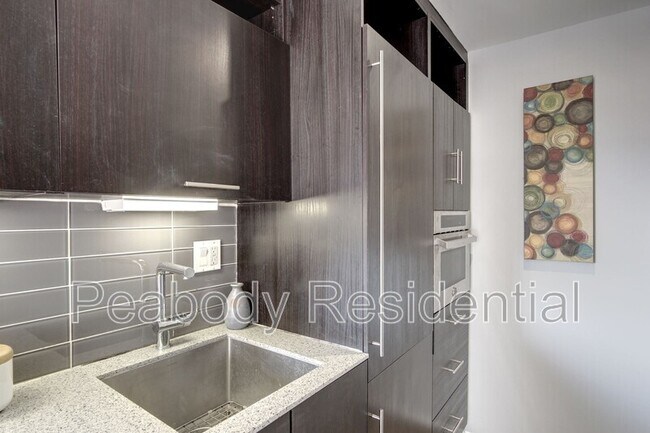 Building Photo - 2422 17th St NW