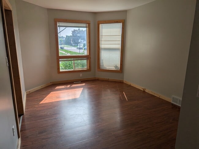 Building Photo - 1725 Hughitt Ave