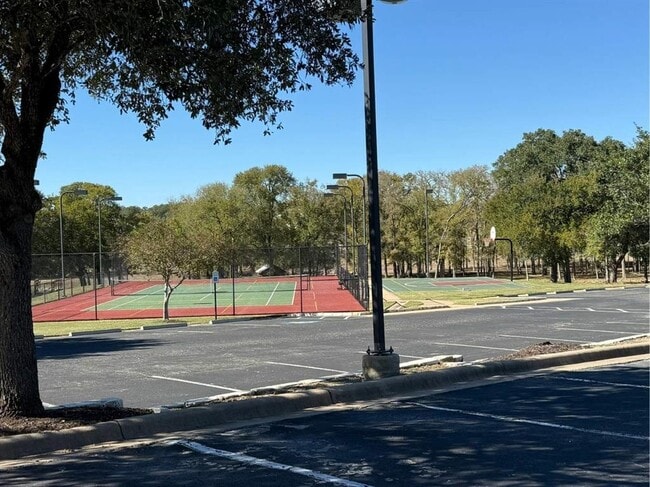 Building Photo - 323 Chisholm Trail