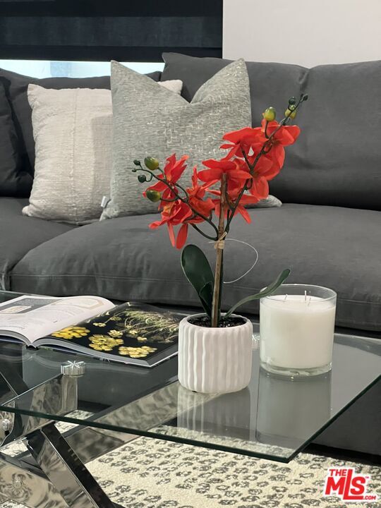 Building Photo - 124 S Croft Ave