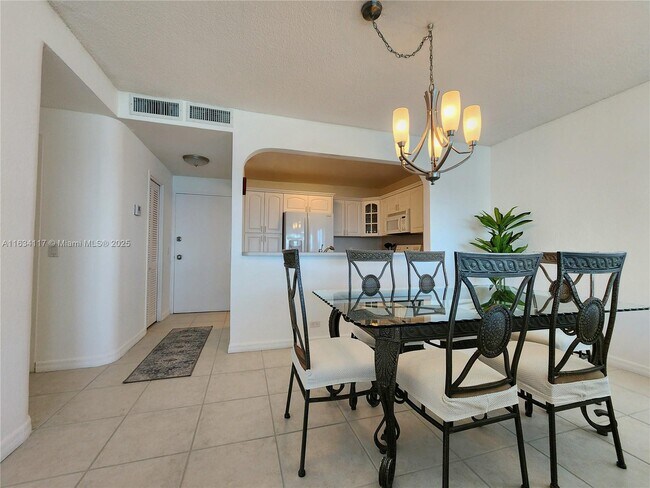 Building Photo - 3505 S Ocean Dr