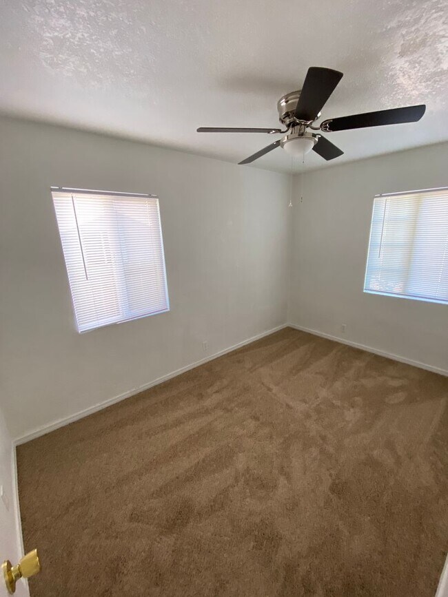 Building Photo - 3p2538