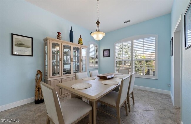 Building Photo - 9050 Las Maderas Dr