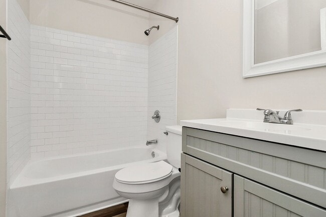 Building Photo - Rent Special on Affordable Duplex in Ender...