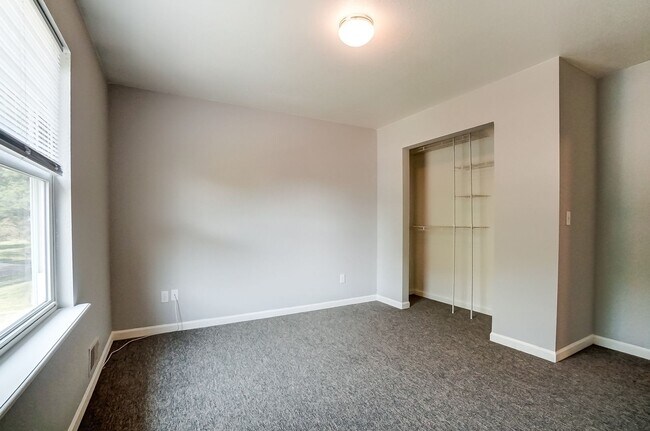 Building Photo - 3704 Willow Run Dr