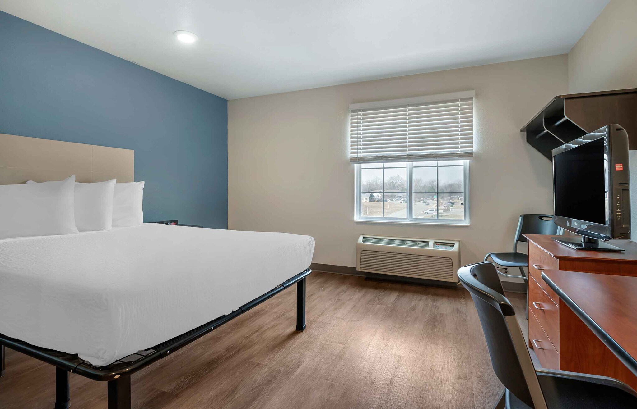Building Photo - Furnished Studio-Indianapolis - West