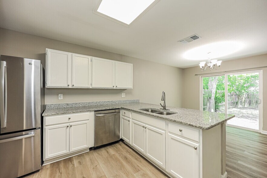 Building Photo - 4234 Sunrise Cove Dr