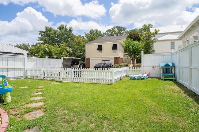 Building Photo - 48 Bright Spot St