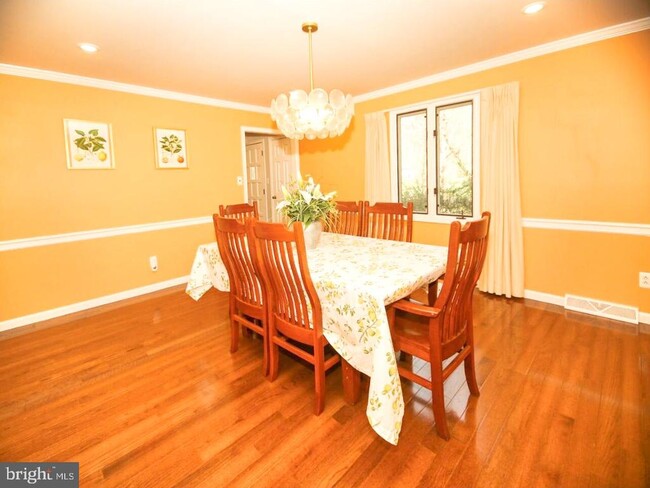 Building Photo - 1120 Cymry Dr