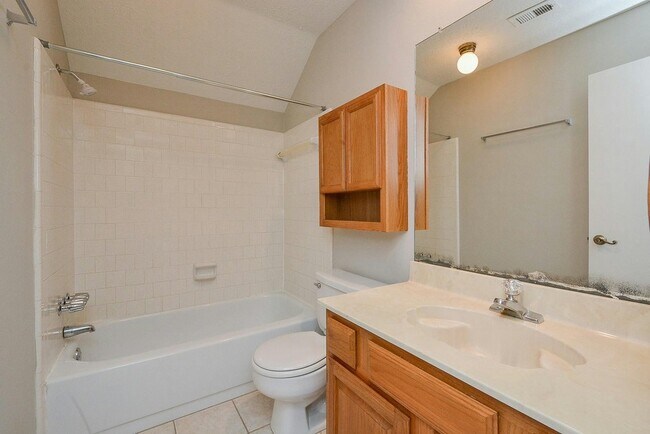 Building Photo - 2119 Landcircle Ct