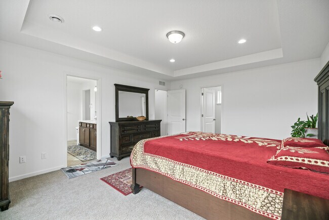 Building Photo - 657 Aster Rd